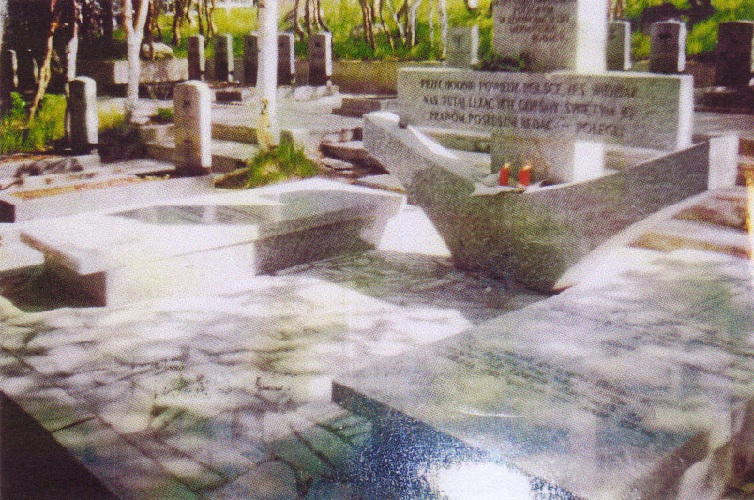 Mogiły polskich marynarzy na cmentarzu w Murmańsku